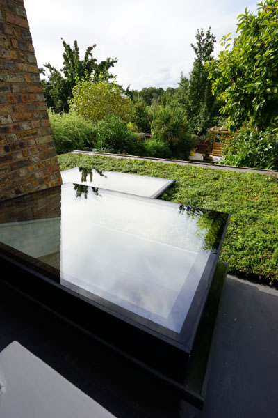 Flat roof window