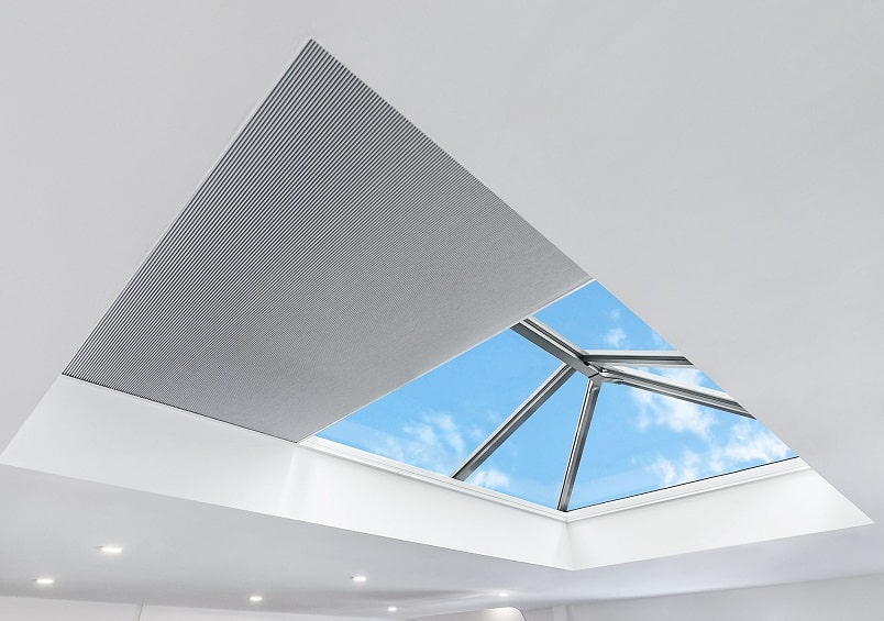 Blinds installed under roof lantern