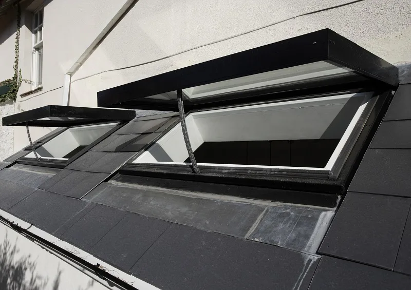 Hinged luxlite rooflight